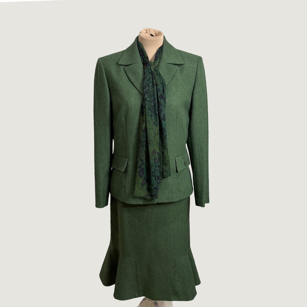 Le Suit Skirt Suit 12 Moss Green Secretary Librarian Mad Men Vibes Fall Style